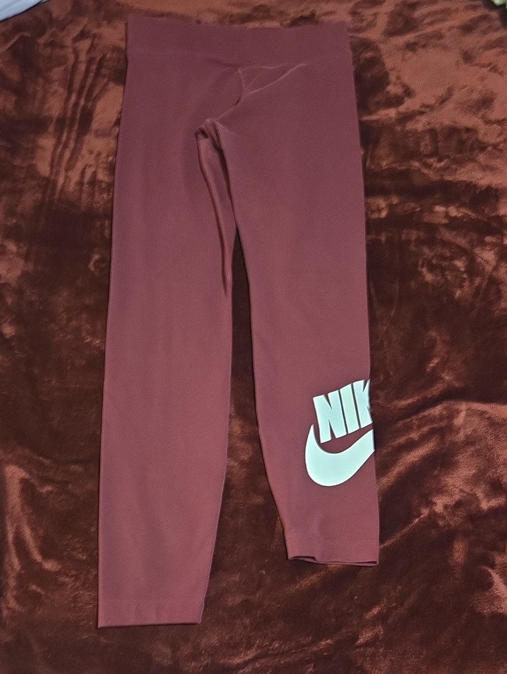 Nike Women Maroon Leggings with White Logo